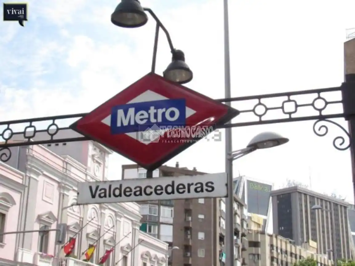 Vista exterior de Casa o xalet en venda en Madrid amb Aire condicionat i Calefacció
