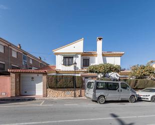 Vista exterior de Casa o xalet en venda en Las Gabias amb Aire condicionat, Calefacció i Jardí privat