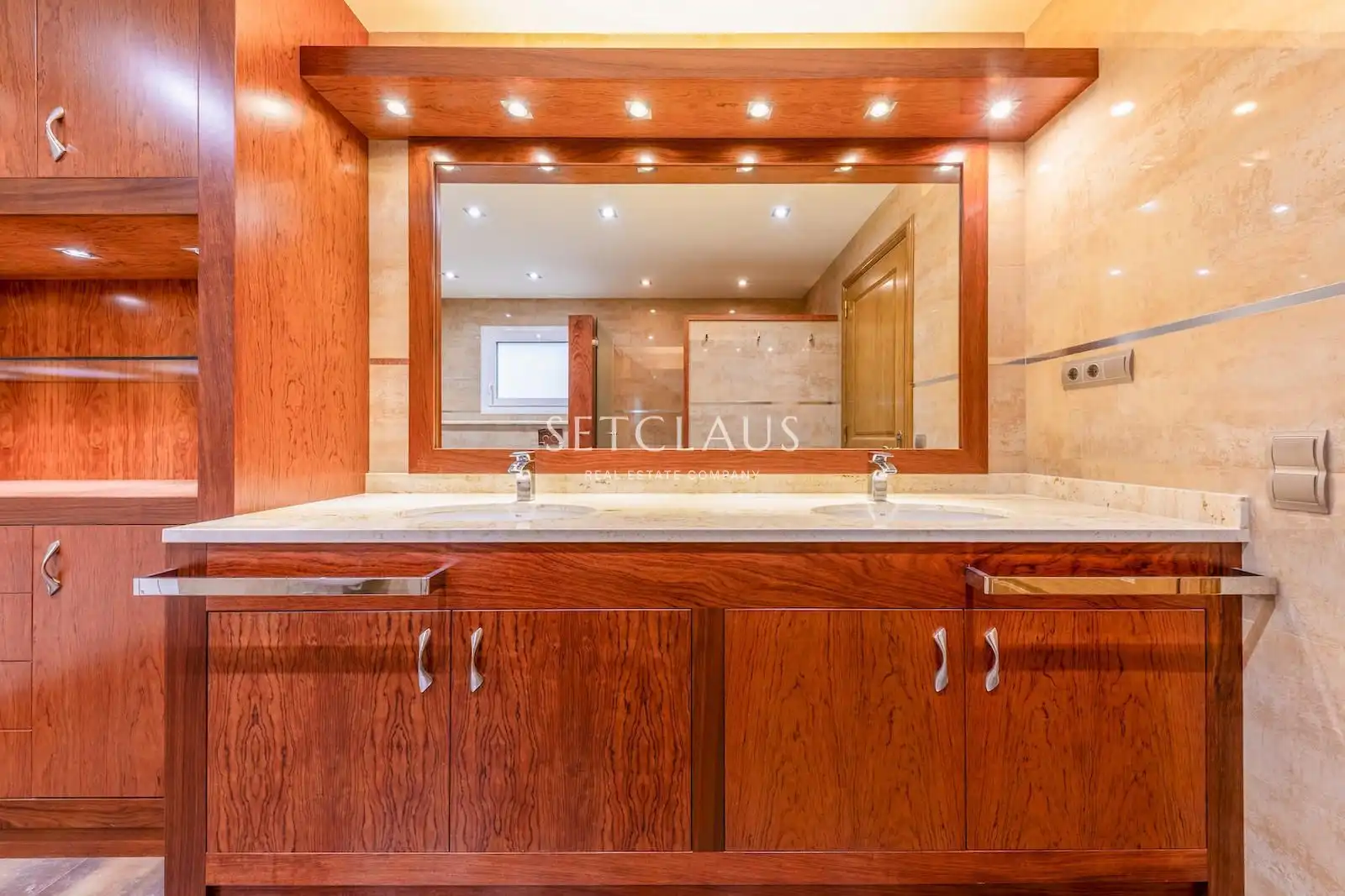 Bathroom of Flat for sale in Barcelona  with Air Conditioner and Alarm