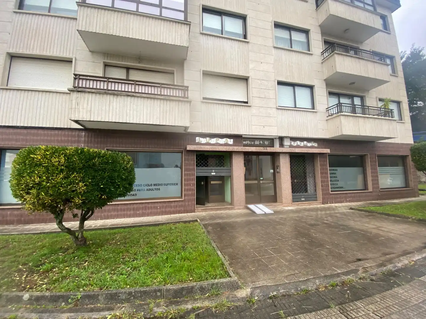 Vista exterior de Local en venta en Pontevedra Capital 