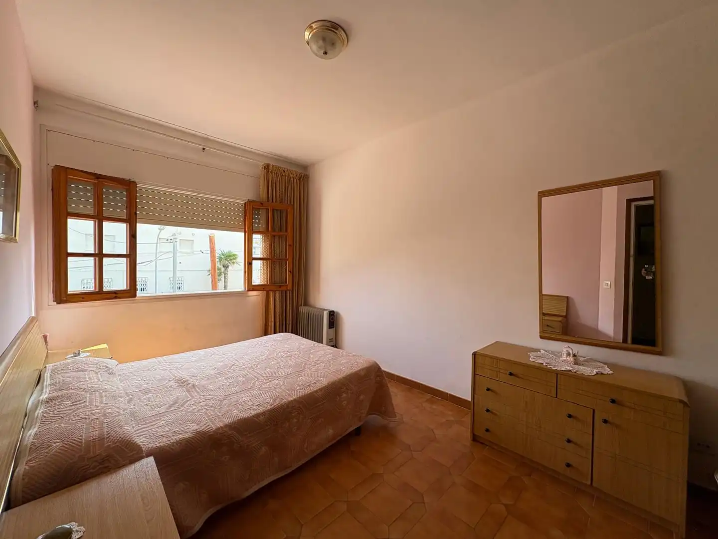 Habitación de Casa adosada de alquiler en Cubelles con Amueblado, Horno y Lavadora