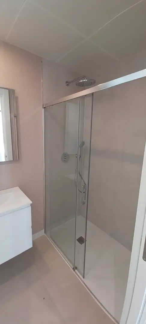 Baño de Apartamento en venta en L'Alfàs del Pi con Aire acondicionado, Calefacción y Jardín privado