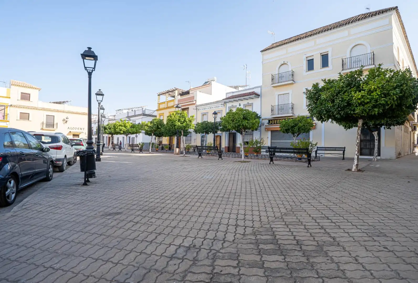 Vista exterior de Pis en venda en Cantillana amb Calefacció, Terrassa i Moblat