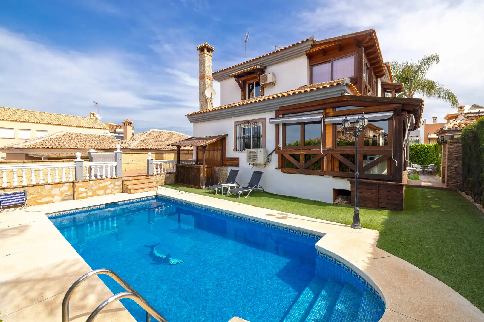 Piscina de Casa o xalet en venda en Alhaurín de la Torre amb Aire condicionat, Calefacció i Jardí privat