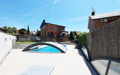 Piscina de Casa o xalet en venda en Colmenarejo amb Calefacció, Jardí privat i Terrassa