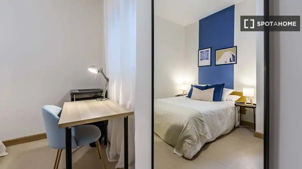 Bedroom of Flat for share in Centro