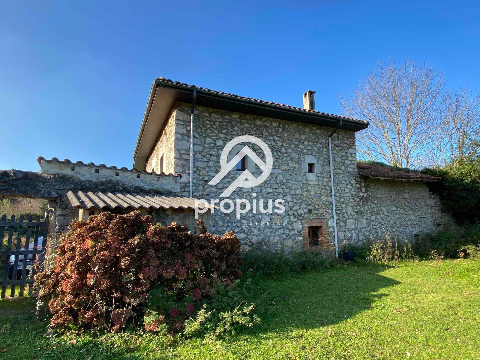 Vista exterior de Casa o xalet en venda en Ribadesella amb Calefacció, Terrassa i Traster
