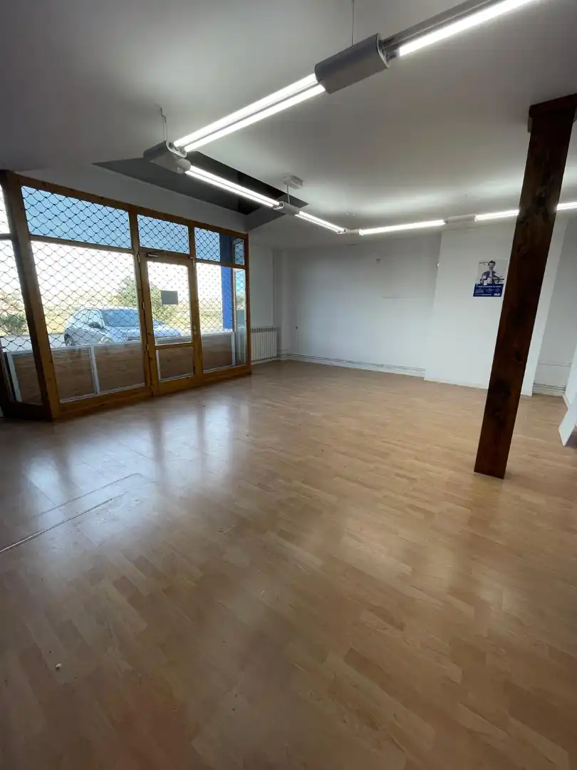 Local comercial de lloguer a Camino C, imagen 2