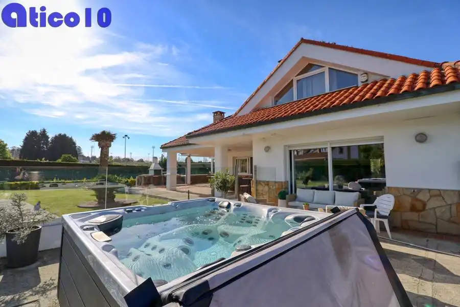 Jardín de Casa o chalet en venta en Gijón  con Calefacción, Jardín privado y Parquet