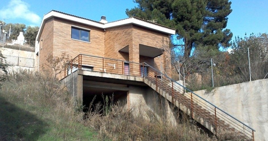 Vista exterior de Edifici en venda en Vallirana