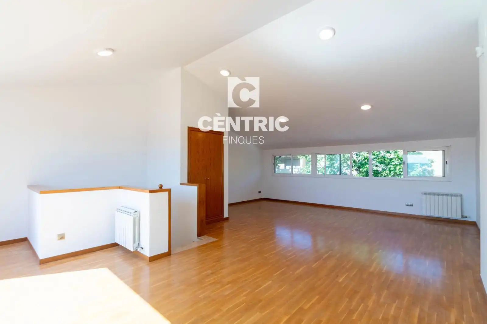 Sala d'estar de Casa o xalet en venda en Castellar del Vallès amb Aire condicionat, Calefacció i Terrassa