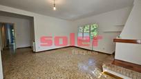 Living room of Flat for sale in Sant Cugat del Vallès  with Storage room