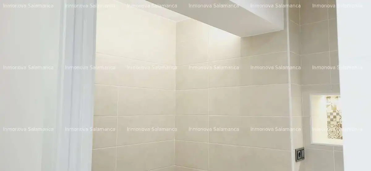 Badezimmer von Wohnung zur Miete in Salamanca mit Heizung und Möbliert