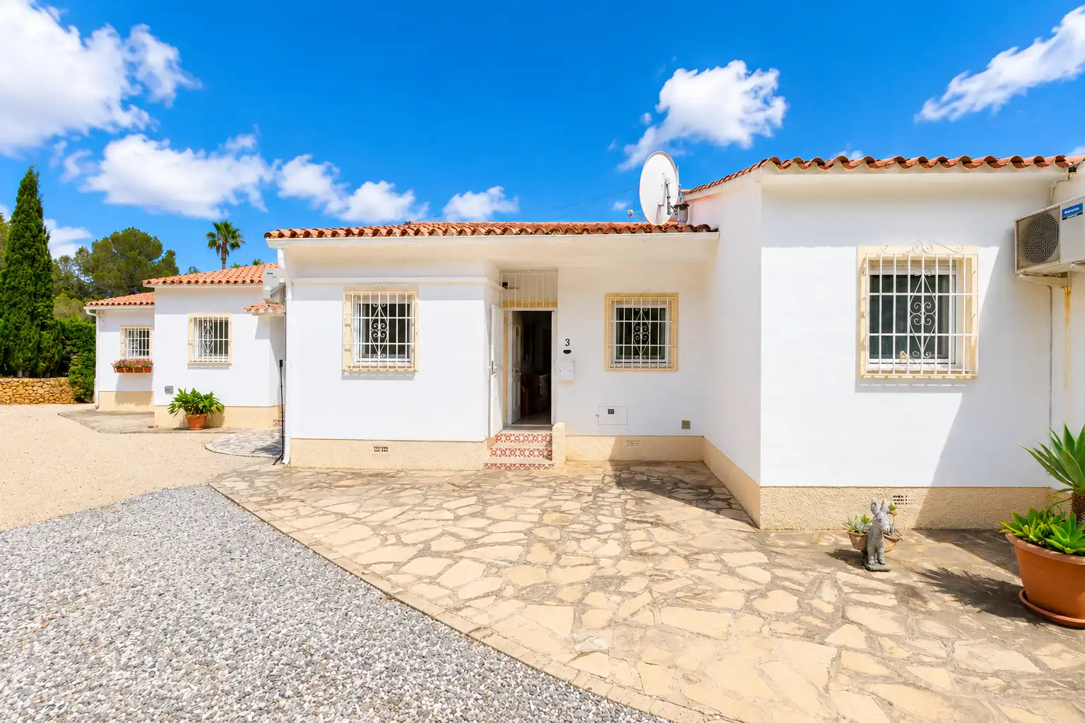 Vista exterior de Casa o chalet en venta en La Nucia con Amueblado