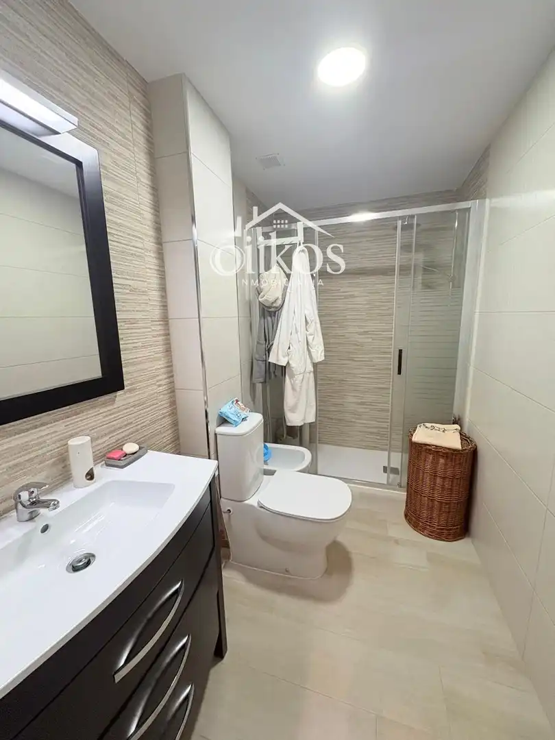 Badezimmer von Wohnung zum Verkauf in Salamanca mit Heizung, Parkett und Balkon