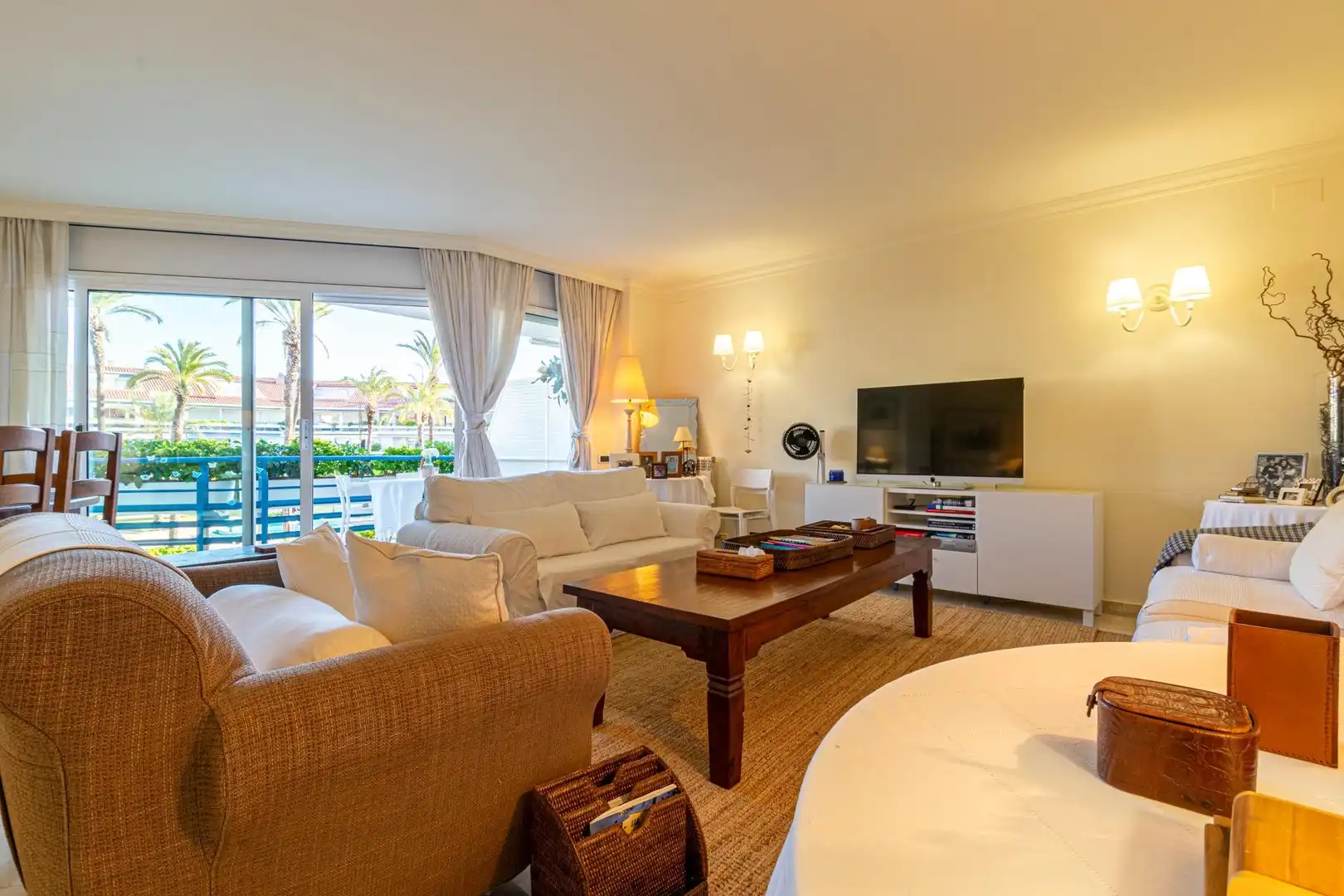 Sala d'estar de Pis en venda en Sitges amb Aire condicionat, Calefacció i Jardí privat
