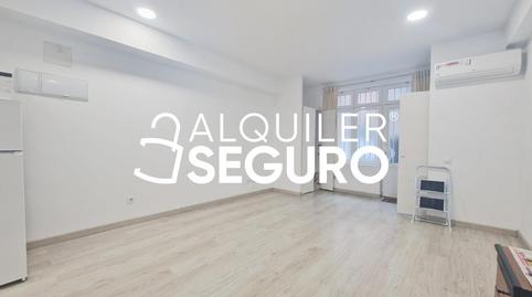 Foto 2 de Piso de alquiler en Cartago, Canillejas, Madrid