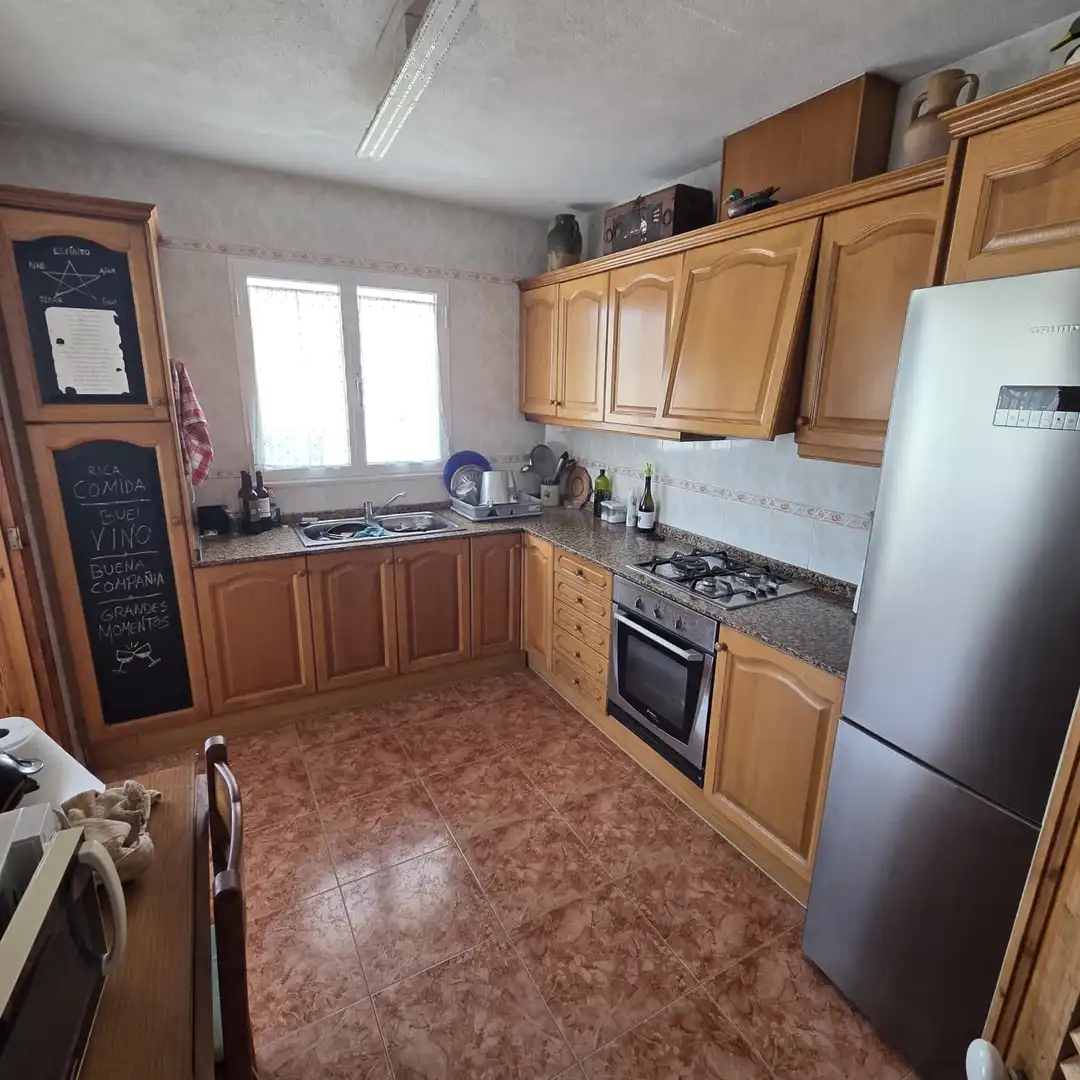 Cuina de Casa o xalet en venda en Ciutadella de Menorca amb Jardí privat, Terrassa i Moblat