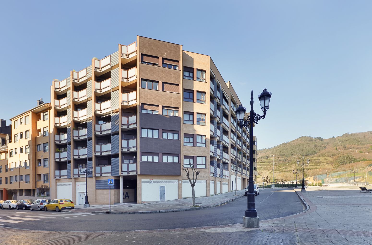 Vista exterior de Pis en venda en Oviedo  amb Parquet i Traster