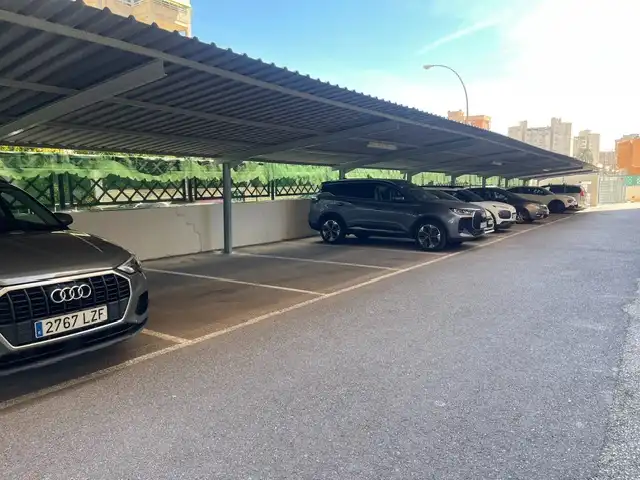Parkplatz von Wohnung zur Miete in Alicante / Alacant mit Klimaanlage, Heizung und Möbliert