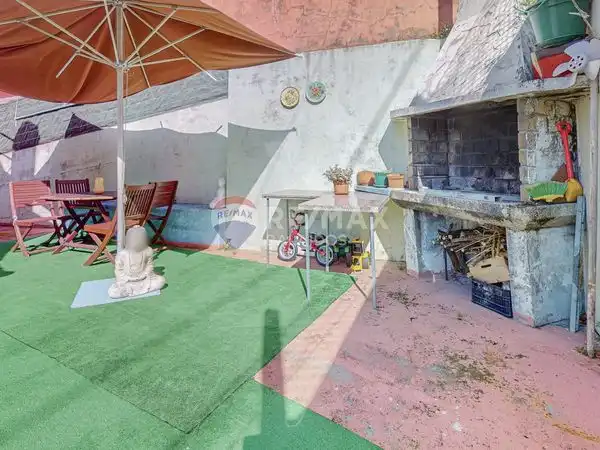 Terrassa de Casa o xalet en venda en Cangas  amb Calefacció, Jardí privat i Parquet