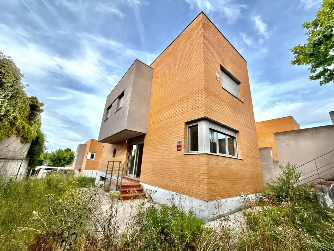 Vista exterior de Casa adosada en venta en Bargas con Calefacción, Jardín privado y Alarma