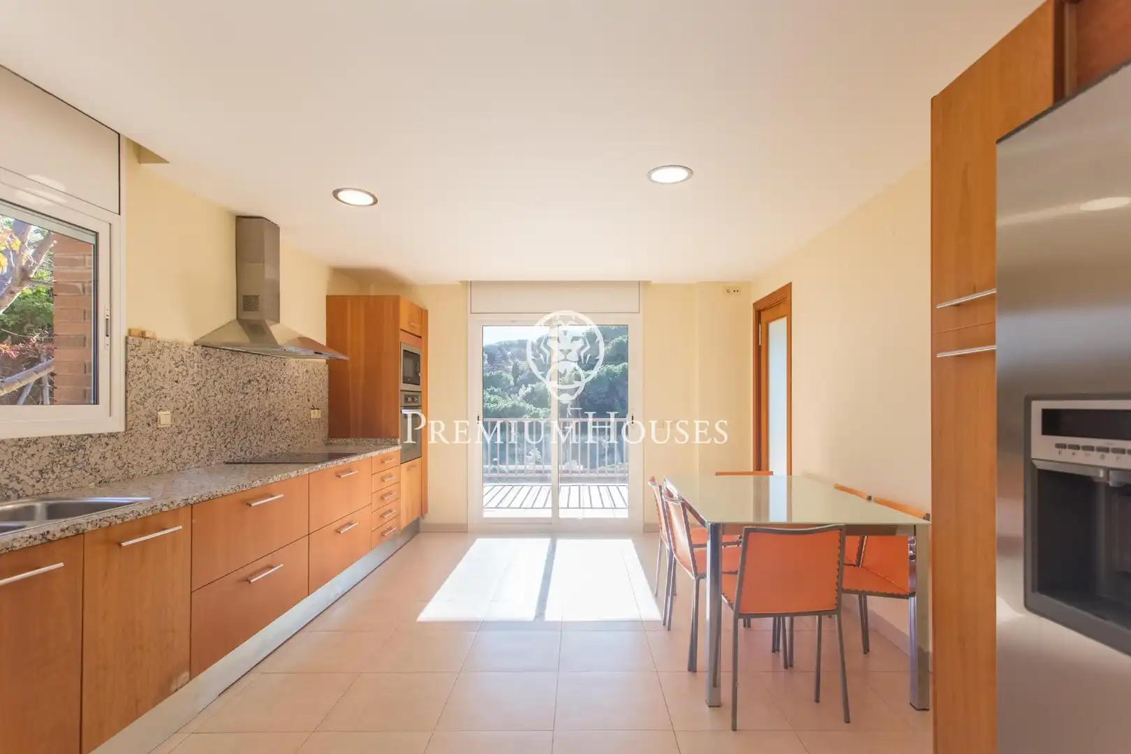 Vista exterior de Casa o xalet en venda en Arenys de Mar amb Aire condicionat, Calefacció i Jardí privat
