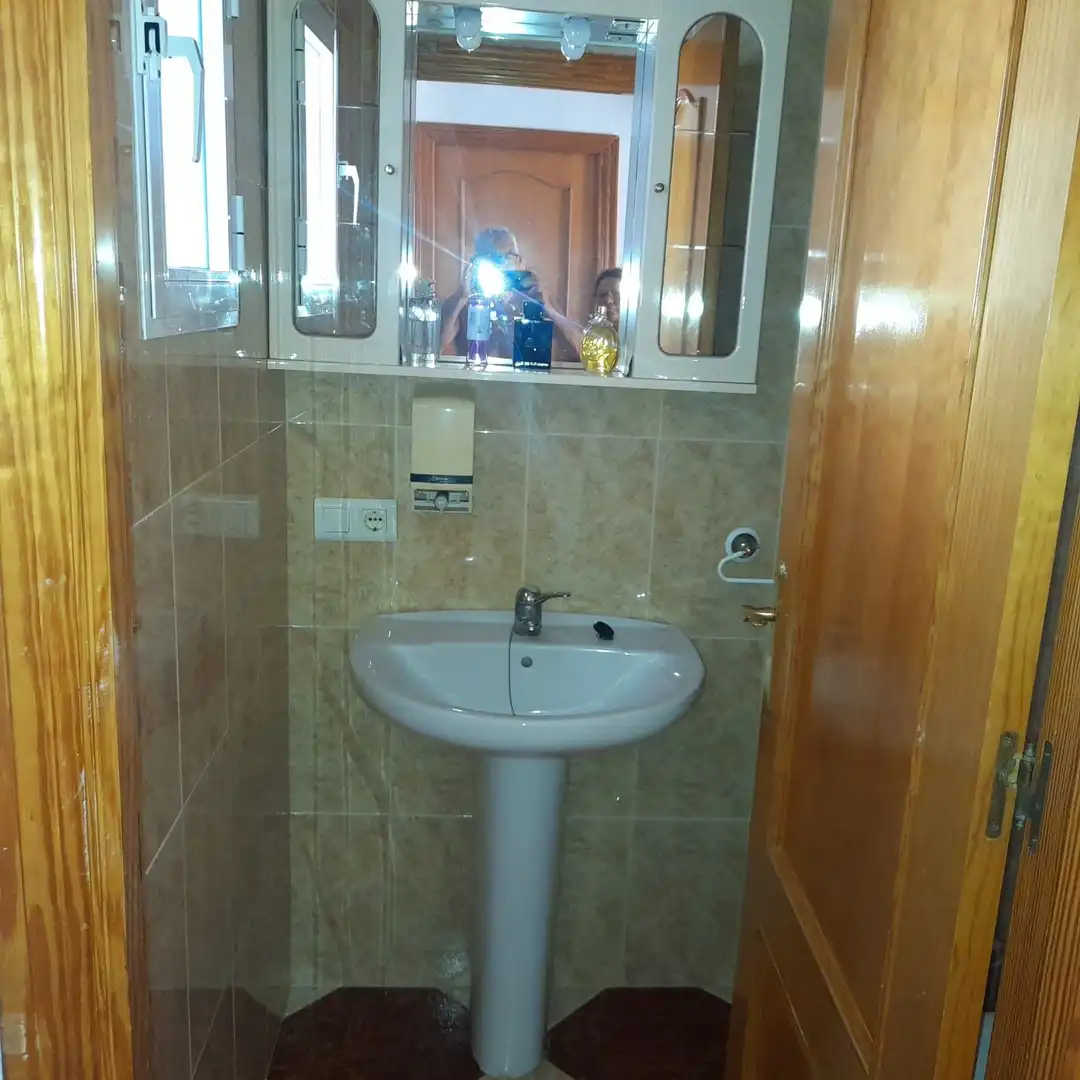 Bany de Casa o xalet de lloguer en Algeciras amb Terrassa, Traster i Piscina