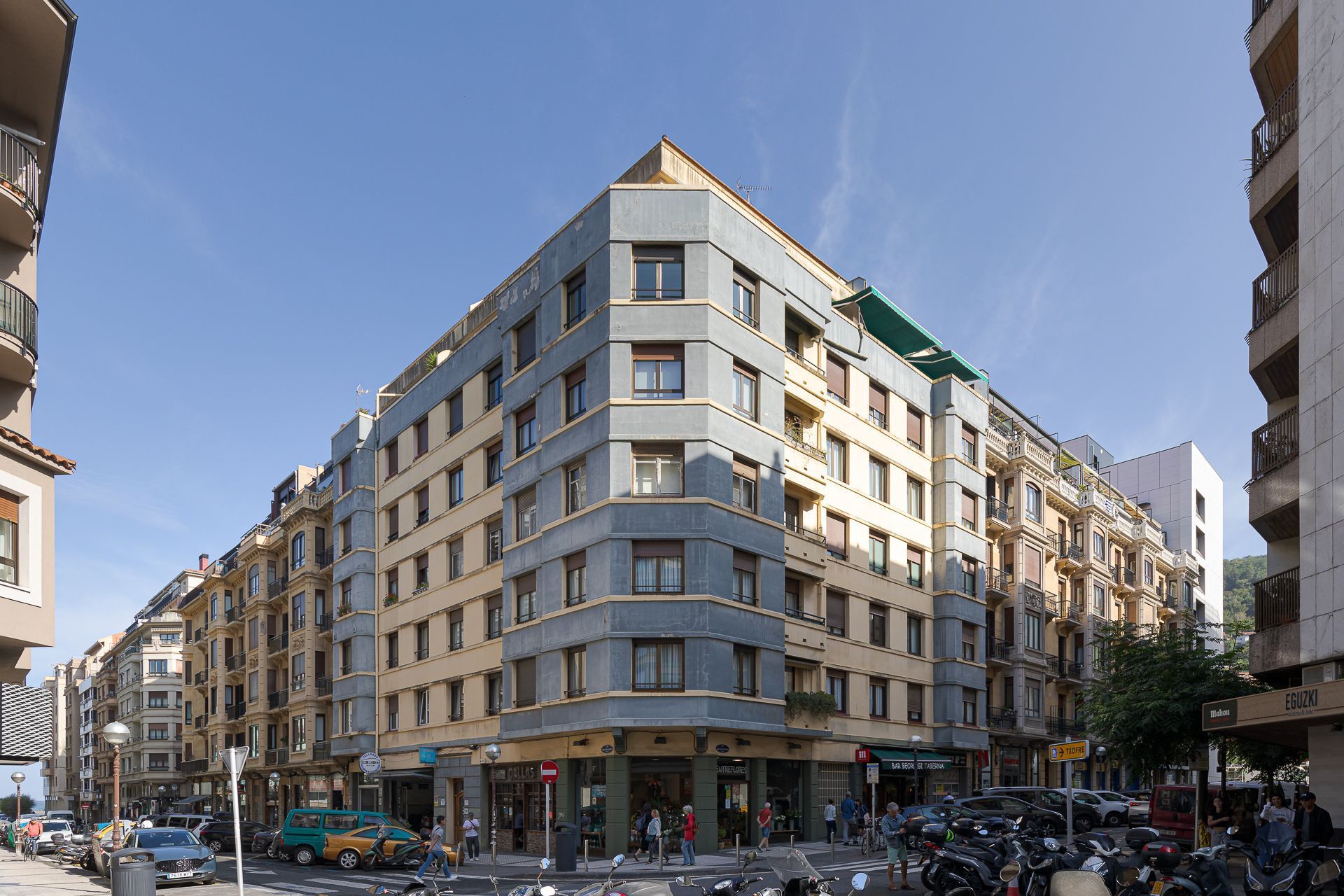 Vista exterior de Pis en venda en Donostia - San Sebastián  amb Calefacció i Traster