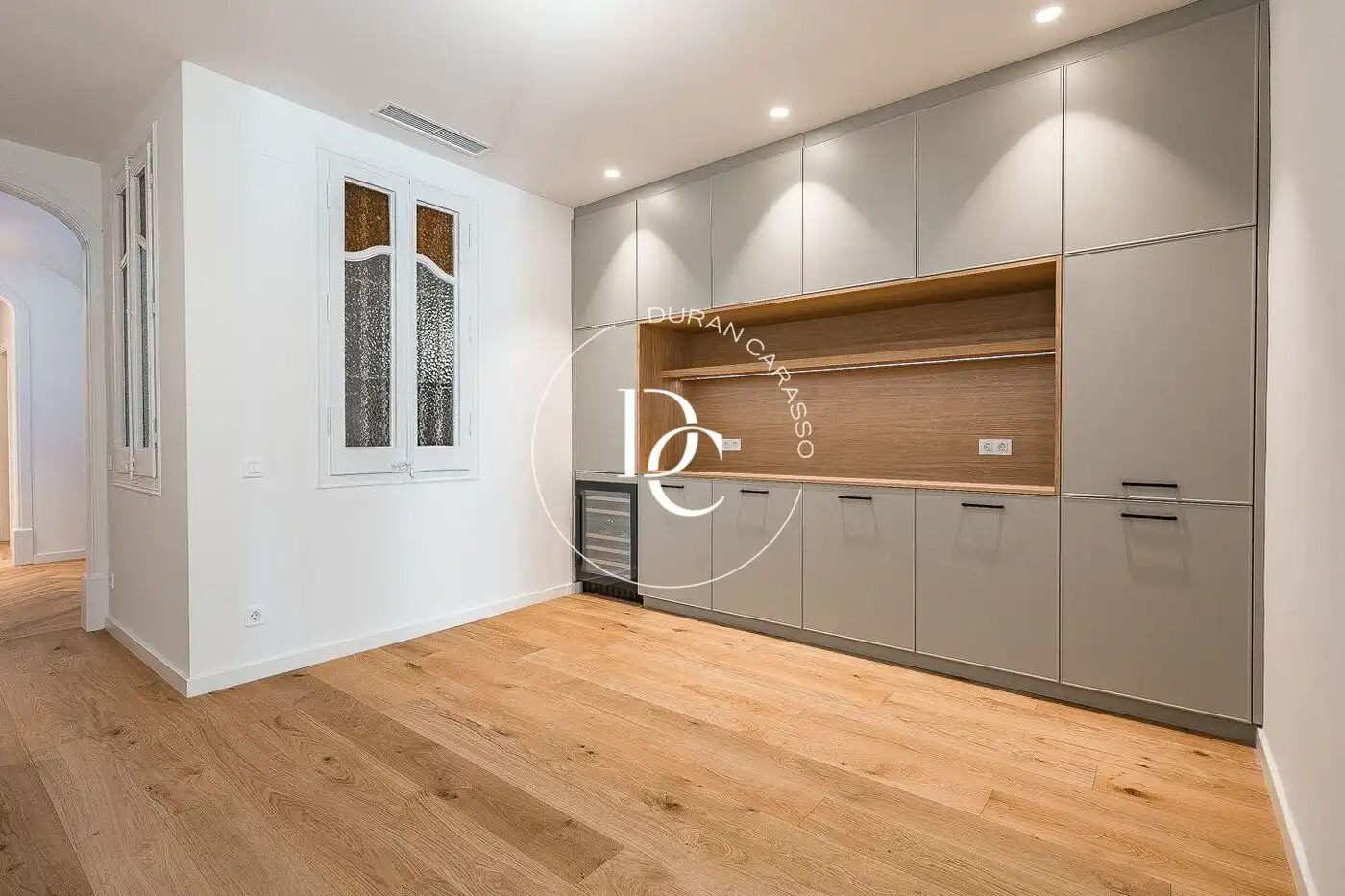 Wohnung zum Verkauf in Barcelona mit Klimaanlage, Heizung und Terrasse