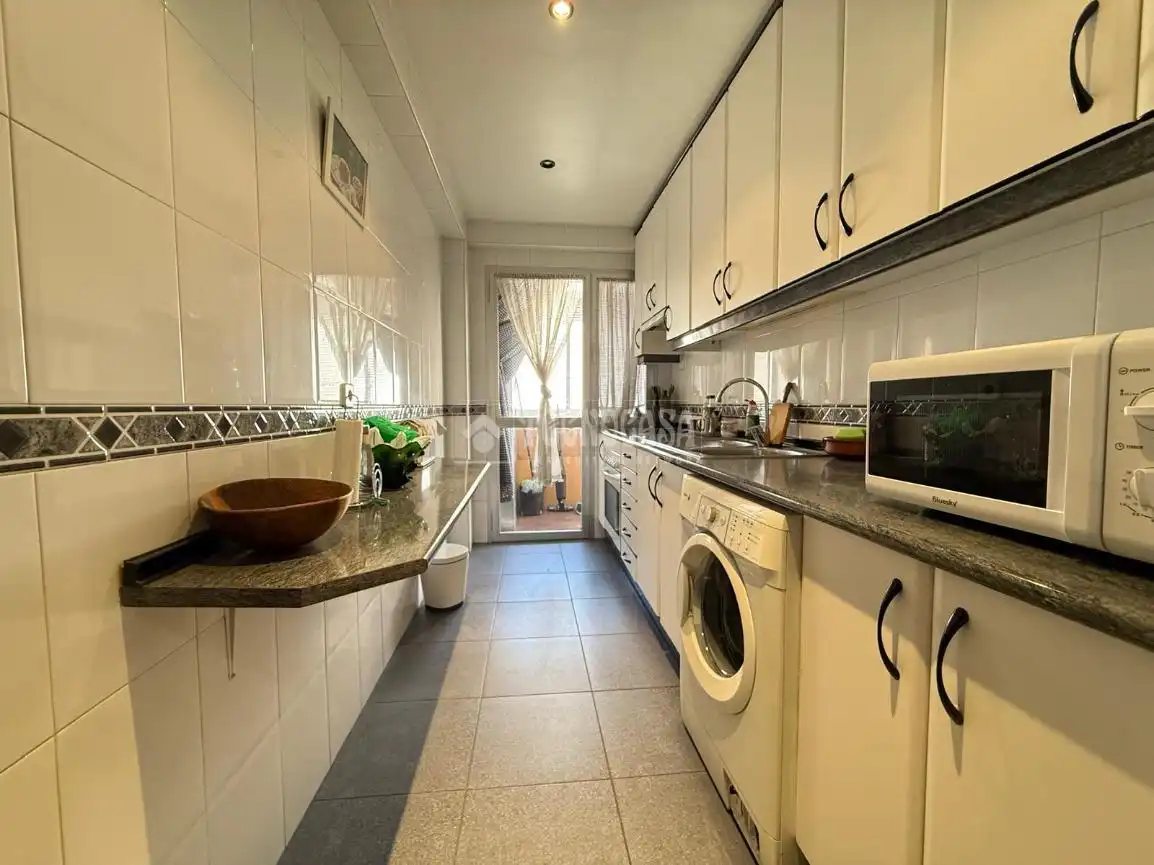 Küche von Wohnung zum Verkauf in Alcobendas mit Klimaanlage, Heizung und Parkett
