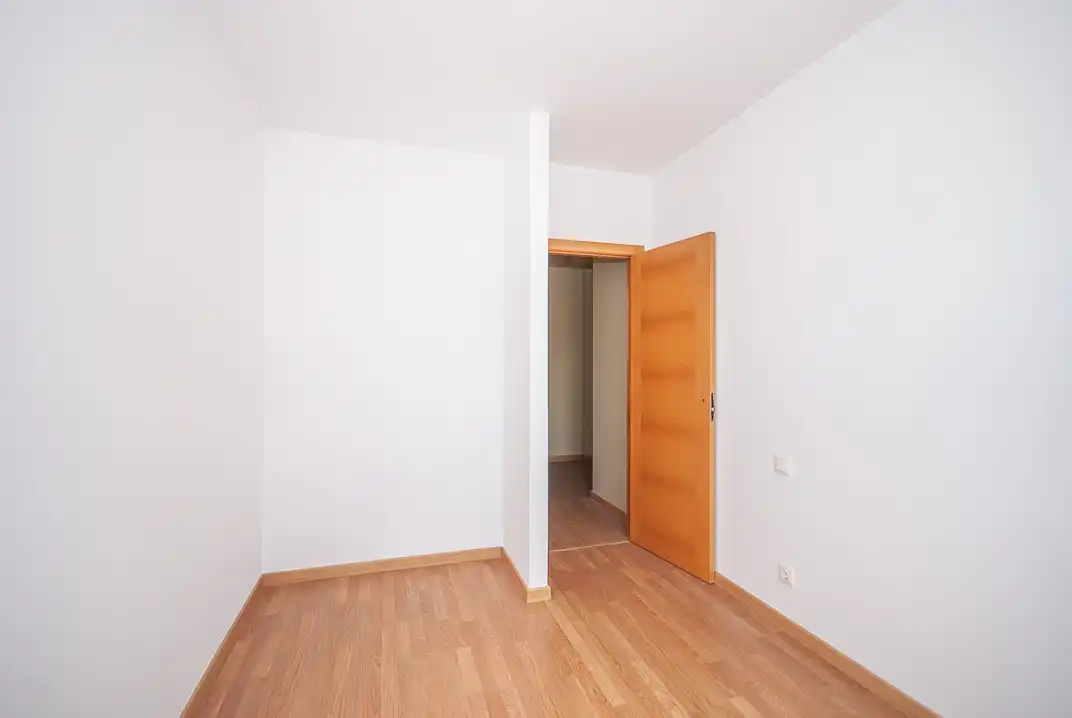 Bedroom of Apartments for sale in Outes  with Heating, Parquet flooring and Storage room