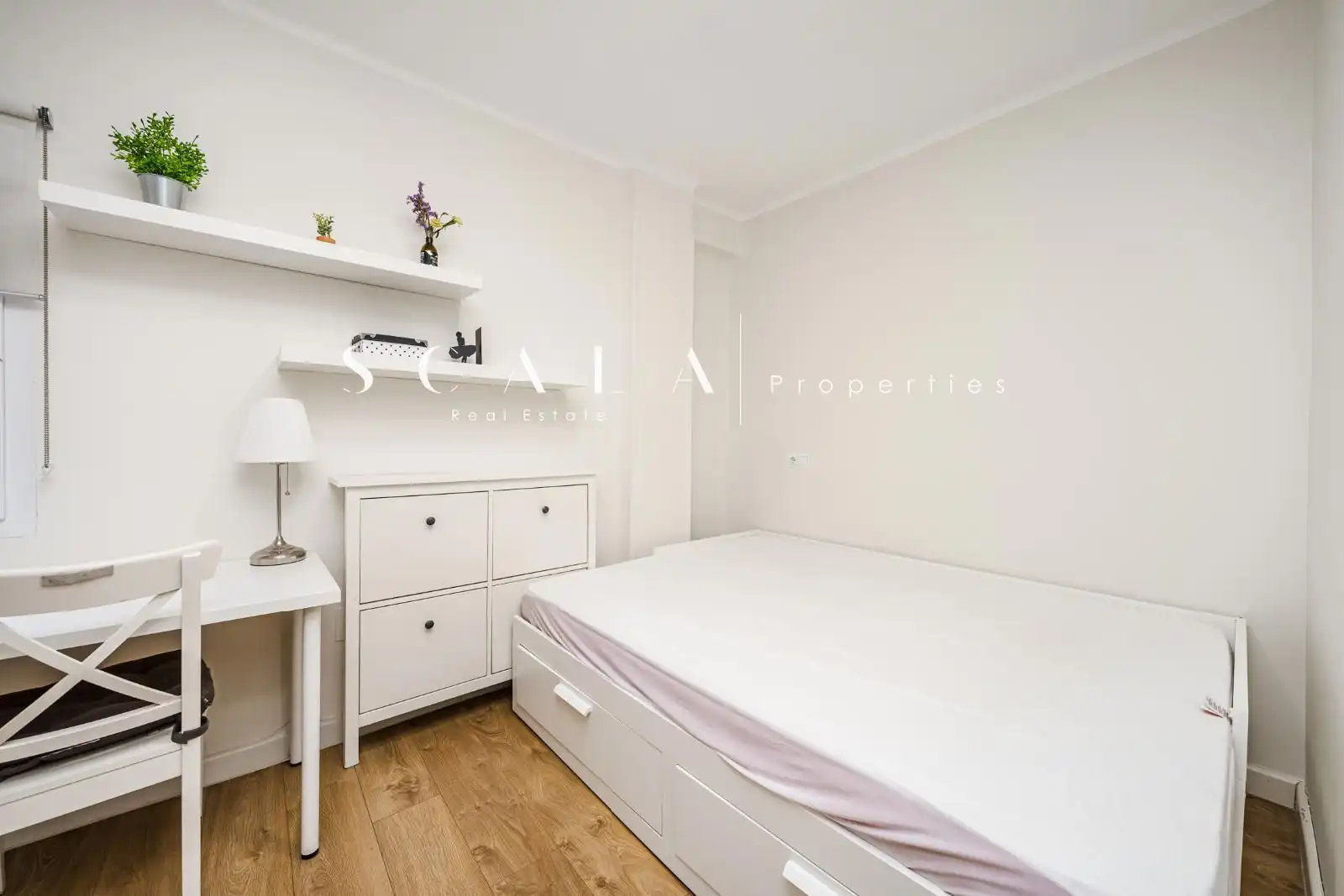 Bedroom of Flat for sale in Madrid  with Air Conditioner, Heating and Terrace
