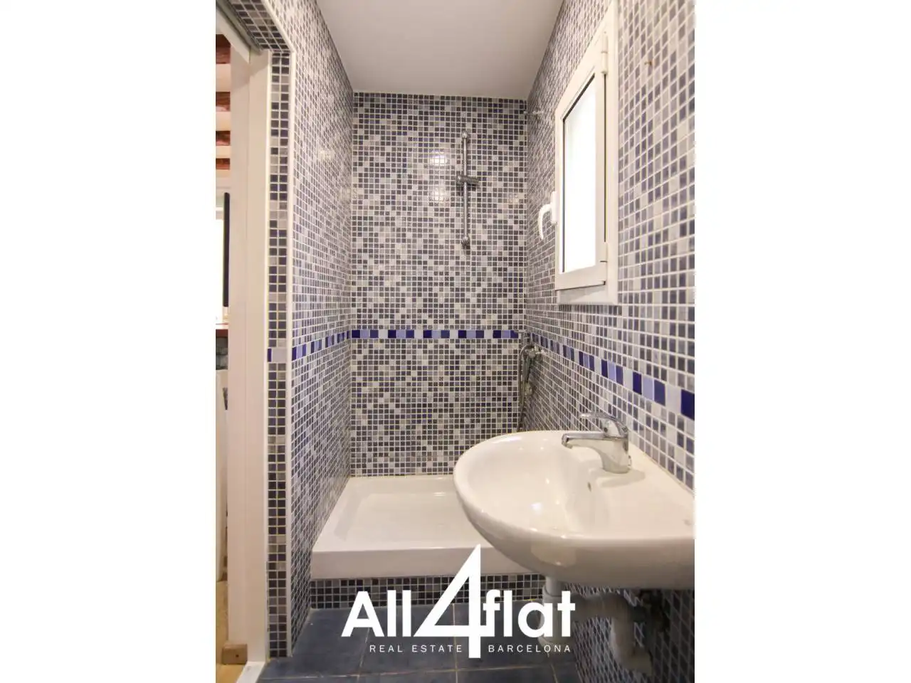 Bathroom of Flat for rent in Barcelona  with Heating, Parquet flooring and Furnished