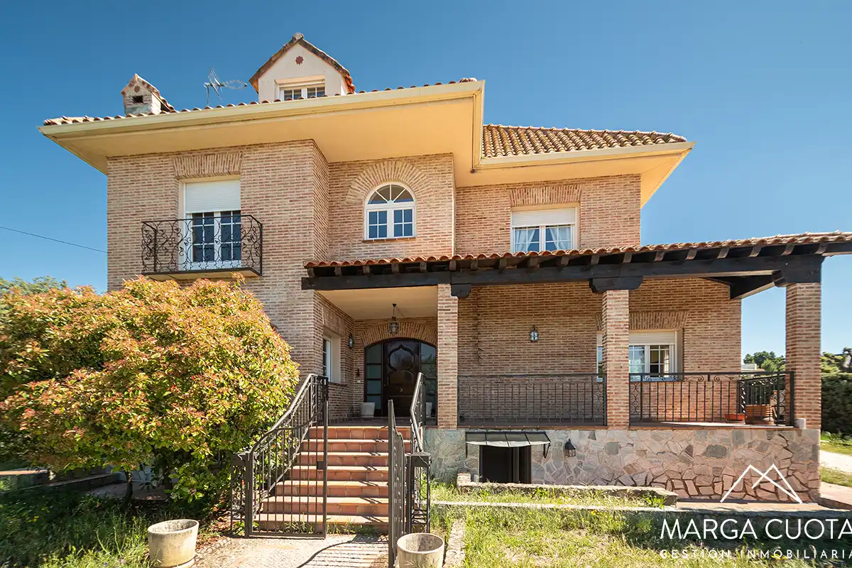 Exterior view of Houses for sale in Valdemorillo  with Heating, Private garden and Parquet flooring