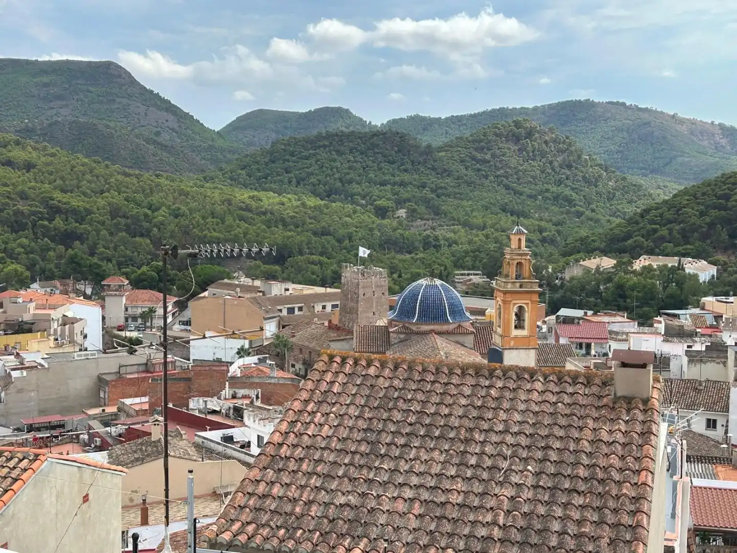 Vista exterior de Casa o xalet en venda en Serra amb Terrassa i Balcó