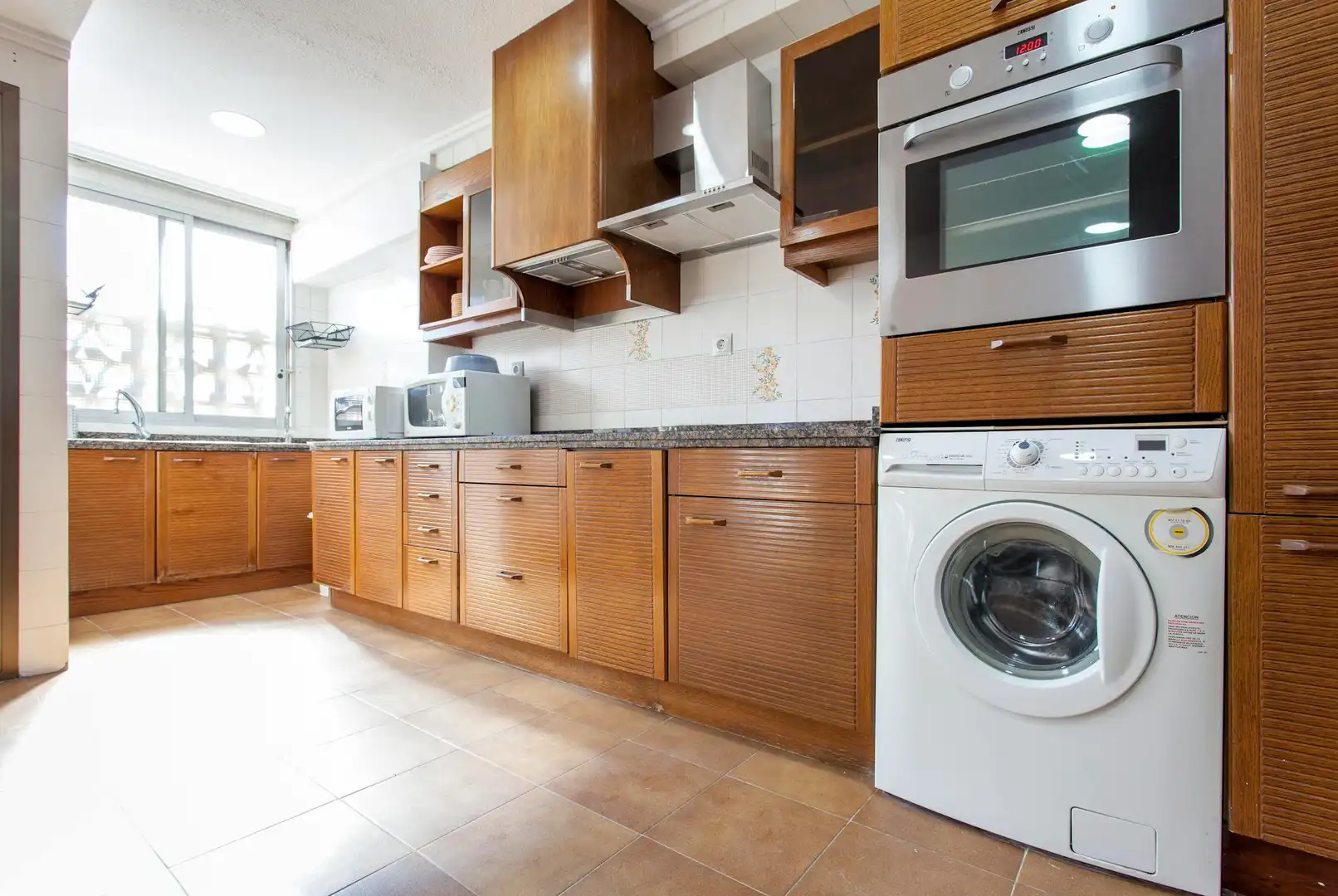 Kitchen of Flat for share in Valencia  with Air Conditioner, Heating and Furnished