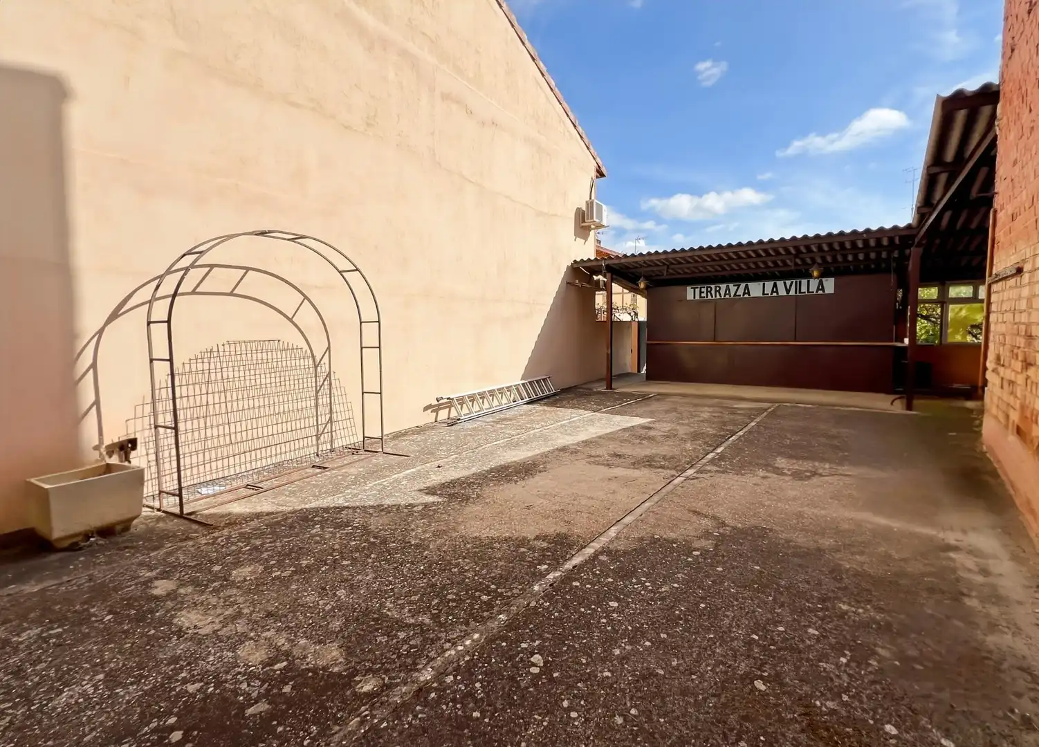 Terrace of Country homes for sale in Buitrago del Lozoya  with Air Conditioner and Alarm