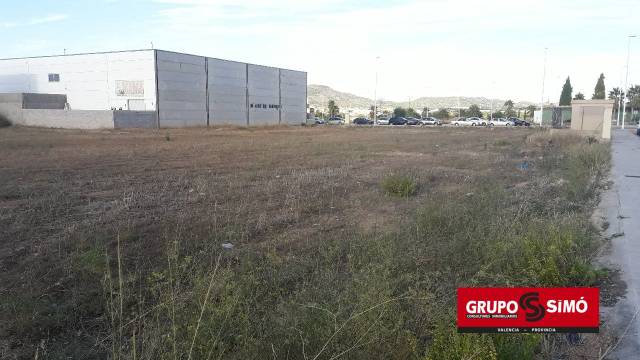 Terreno industrial en Venta en Calle Carretera en Llombai