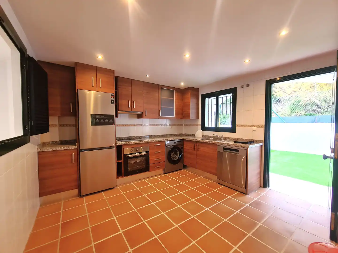 Cocina de Casa adosada en venta en Manilva con Terraza, Jacuzzi y Internet