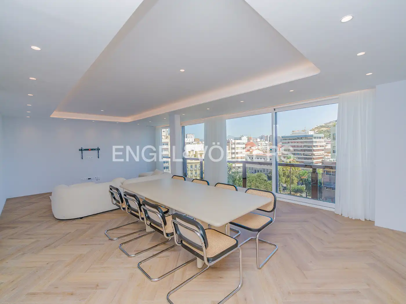 Piso con ascensor en alquiler en Avenida del Doctor Gadea 27