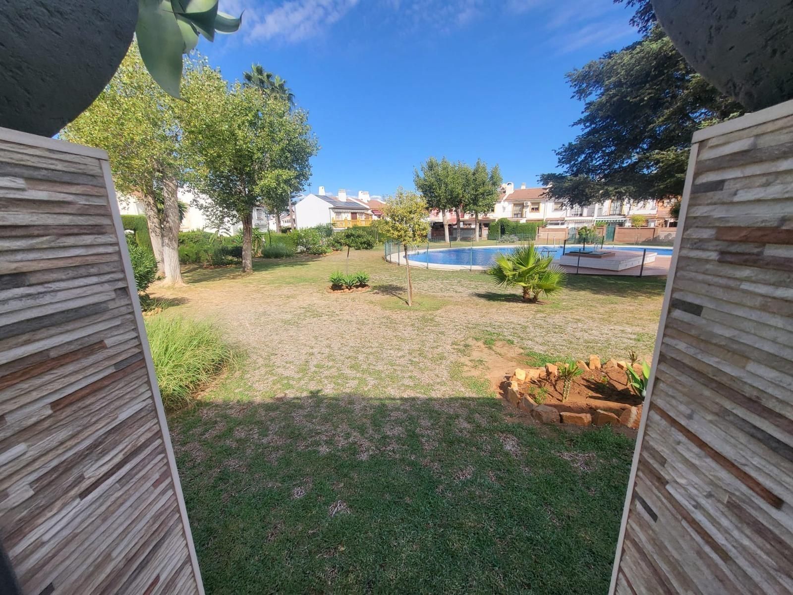 Jardí de Casa adosada en venda en Alhaurín de la Torre amb Aire condicionat, Jardí privat i Terrassa