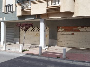Local comercial en venda a Mediterráneo - Ronda Lindaraja