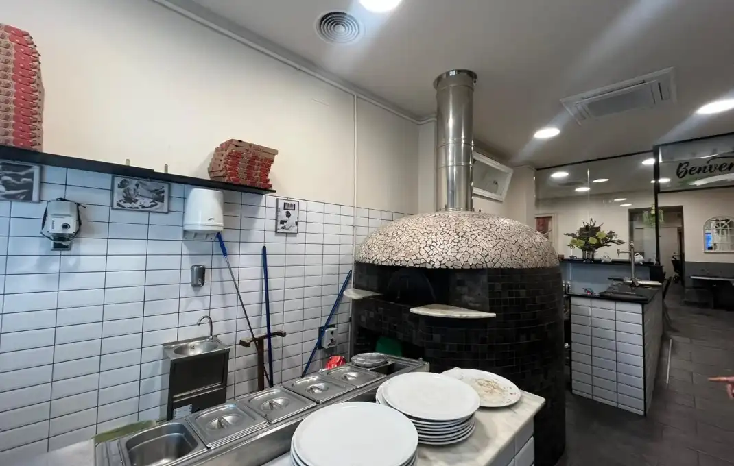 Cocina de Local en traspaso en Barcelona con Aire acondicionado, Amueblado y Alarma