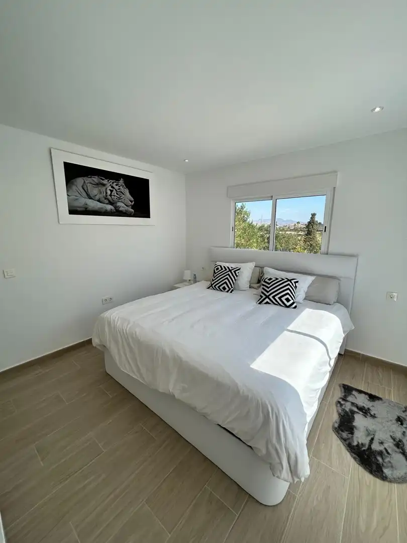 Dormitori de Casa o xalet en venda en Cártama amb Aire condicionat, Calefacció i Jardí privat