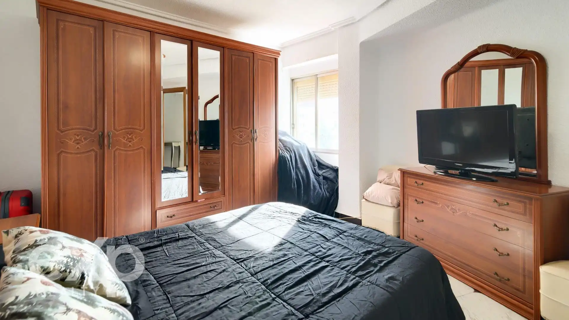 Bedroom of Flat for sale in Valencia  with Air Conditioner, Heating and Terrace