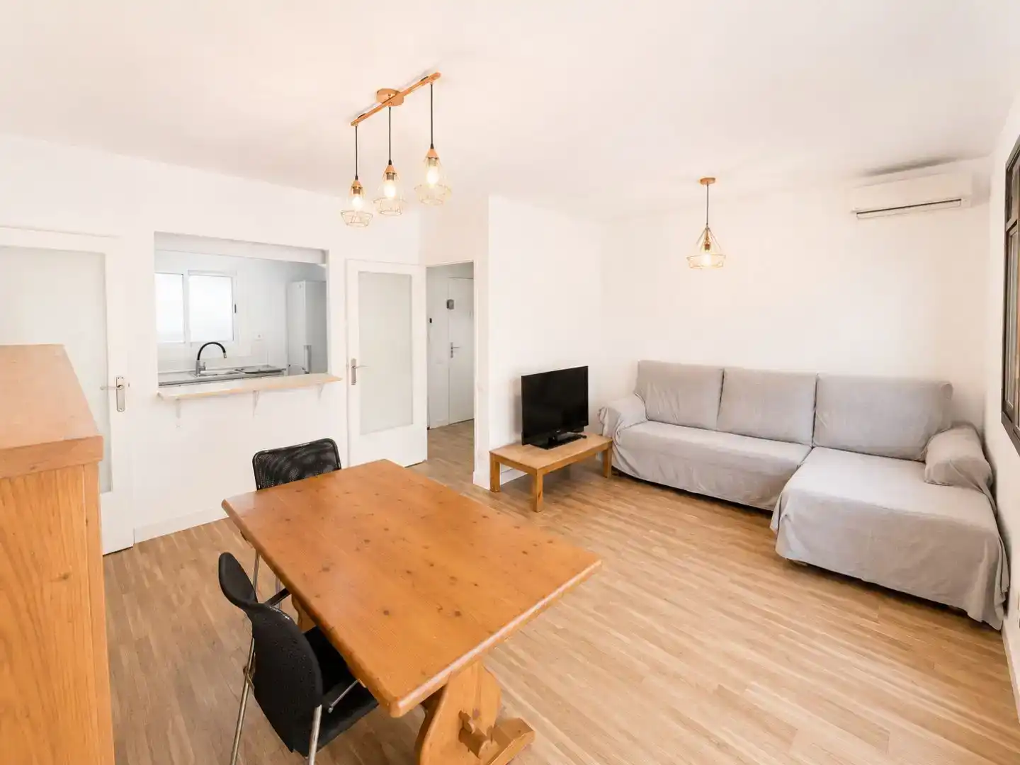Sala d'estar de Pis en venda en Torrelles de Llobregat amb Aire condicionat
