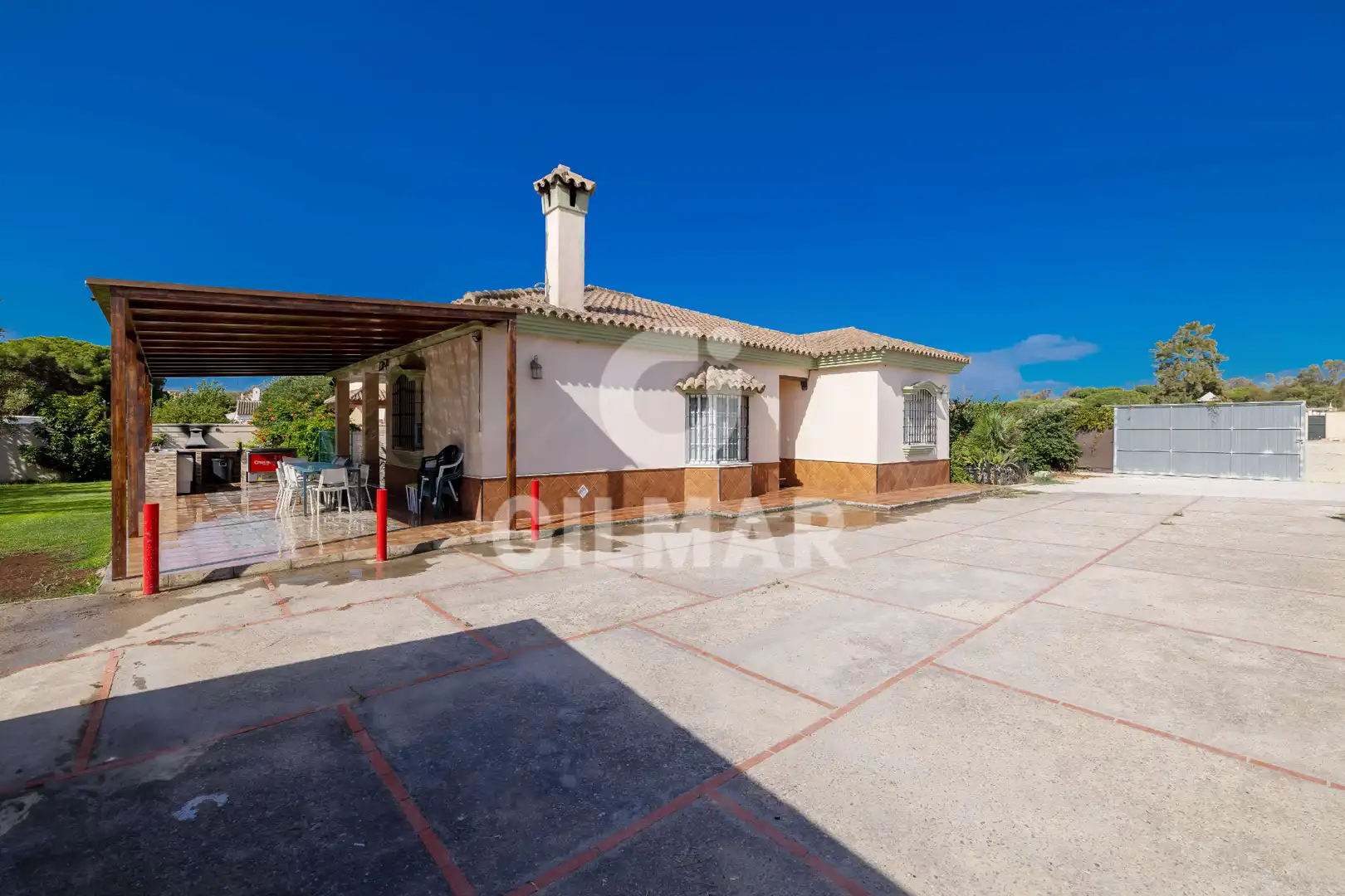 Vista exterior de Casa o xalet de lloguer en El Puerto de Santa María amb Aire condicionat, Jardí privat i Piscina