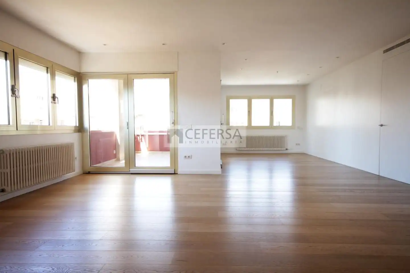 Wohnzimmer von Dachboden zur Miete in Barcelona mit Klimaanlage, Heizung und Parkett