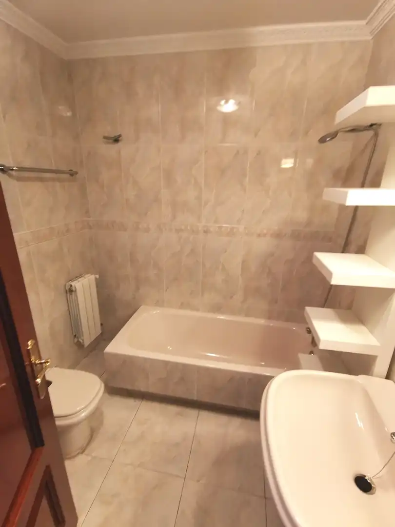 Bany de Casa o xalet en venda en Castro-Urdiales amb Calefacció, Jardí privat i Terrassa